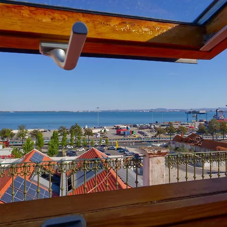 Portucale ! Beato River View With Terrace Apartment